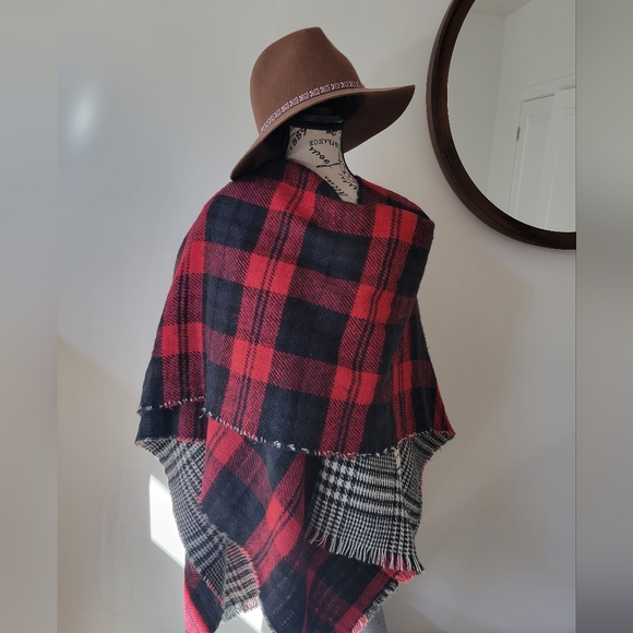 Reversible Red Checkered Pancho - Picture 6 of 6